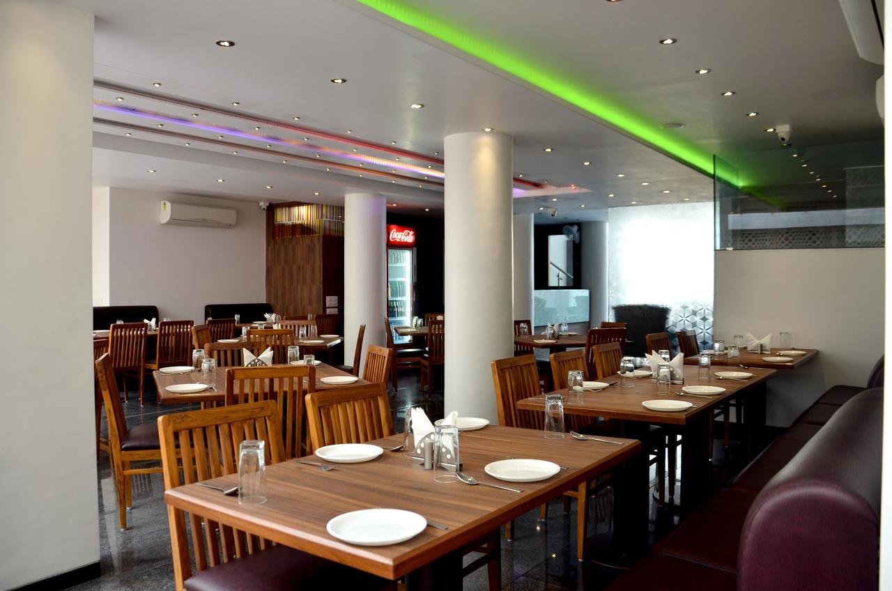 Oyo 10672 Hotel Riviera ناسيك المظهر الخارجي الصورة