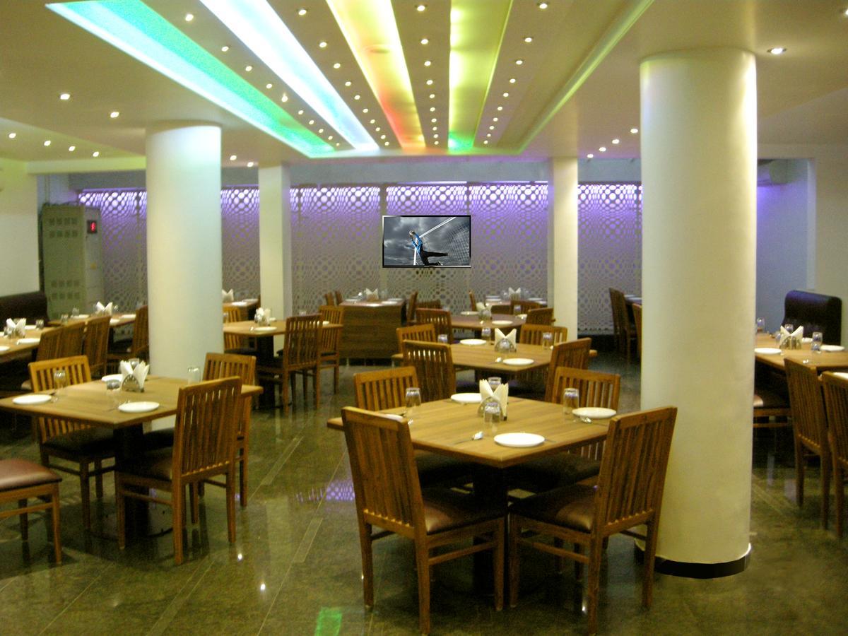 Oyo 10672 Hotel Riviera ناسيك المظهر الخارجي الصورة