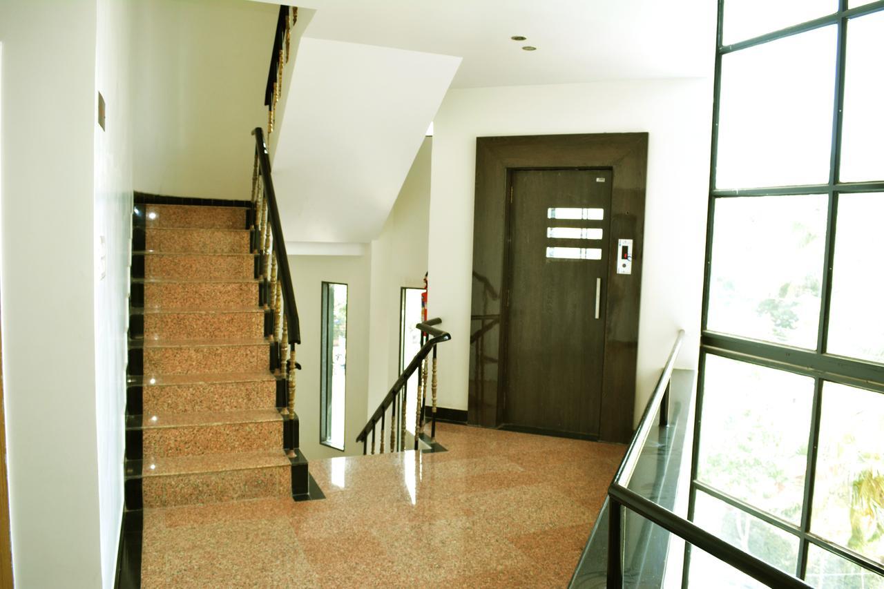 Oyo 10672 Hotel Riviera ناسيك المظهر الخارجي الصورة