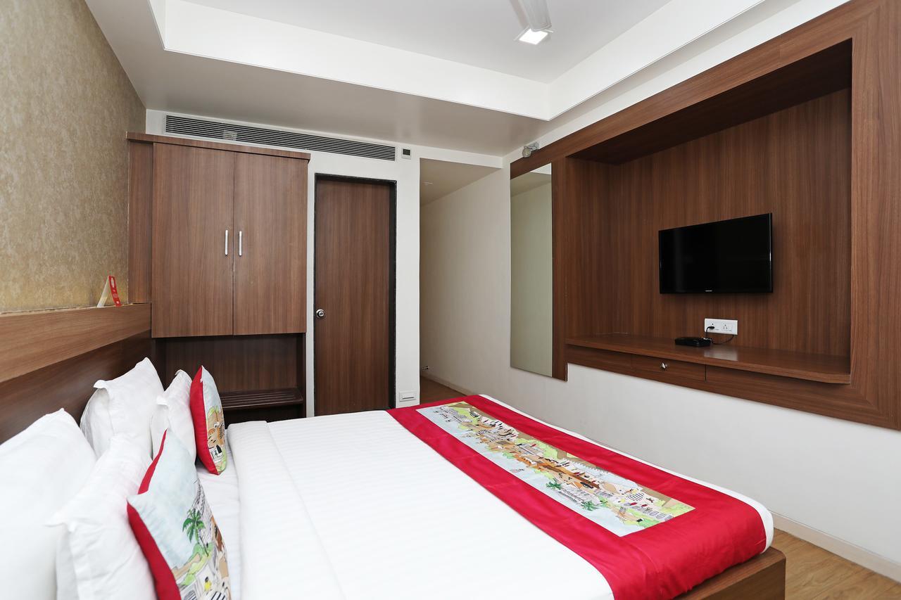 Oyo 10672 Hotel Riviera ناسيك المظهر الخارجي الصورة