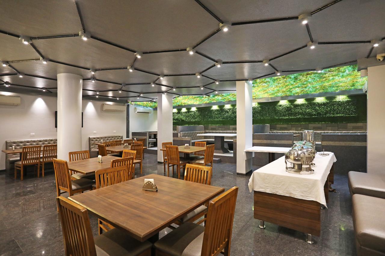Oyo 10672 Hotel Riviera ناسيك المظهر الخارجي الصورة