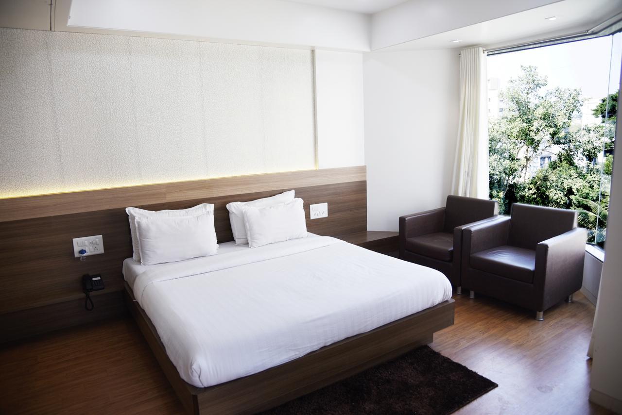 Oyo 10672 Hotel Riviera ناسيك المظهر الخارجي الصورة
