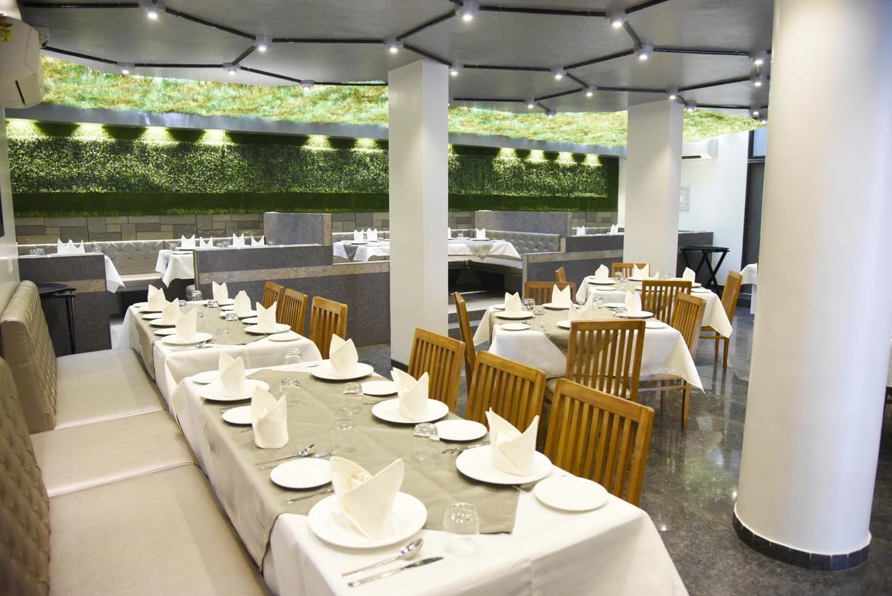 Oyo 10672 Hotel Riviera ناسيك المظهر الخارجي الصورة