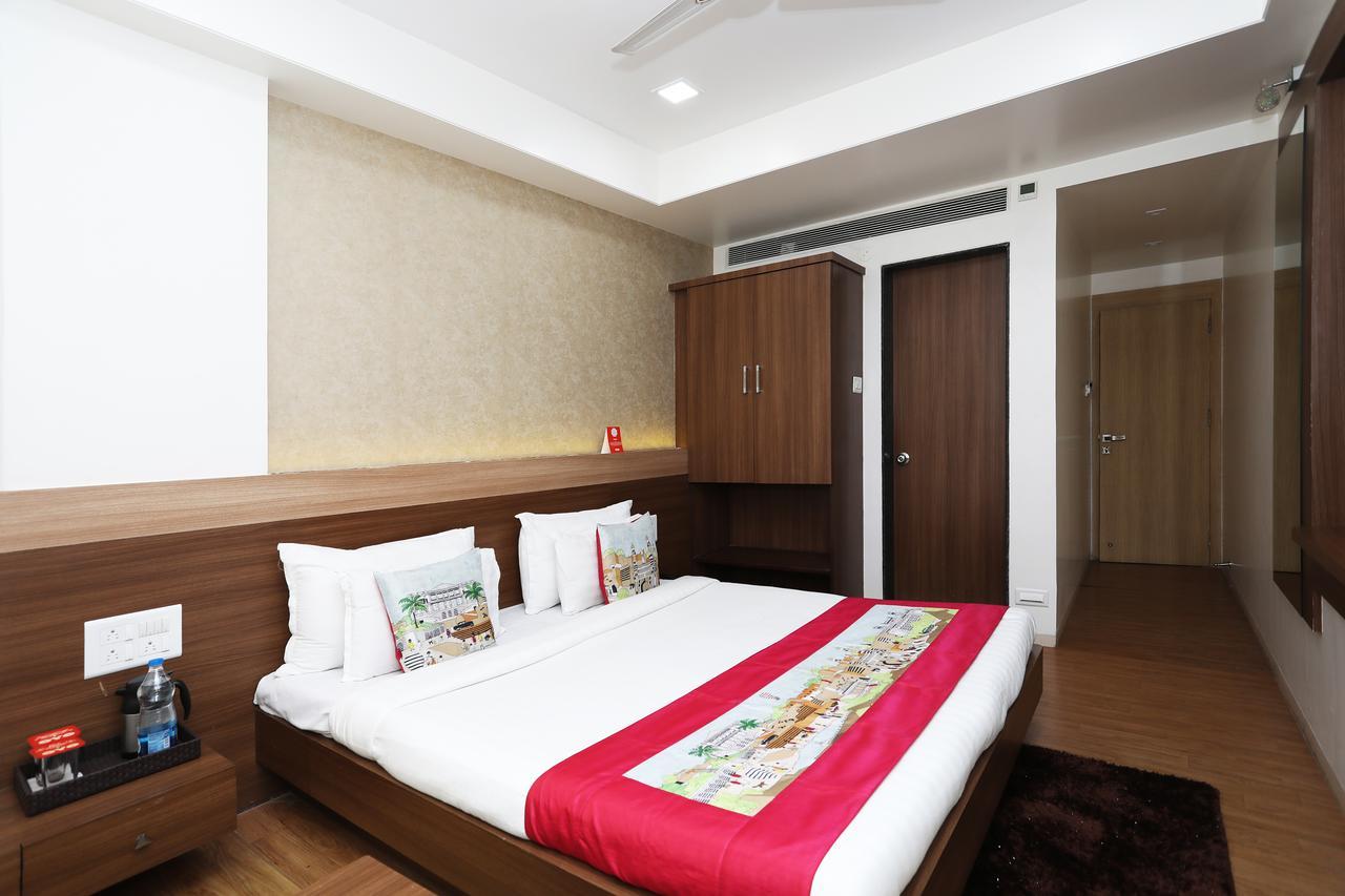 Oyo 10672 Hotel Riviera ناسيك المظهر الخارجي الصورة