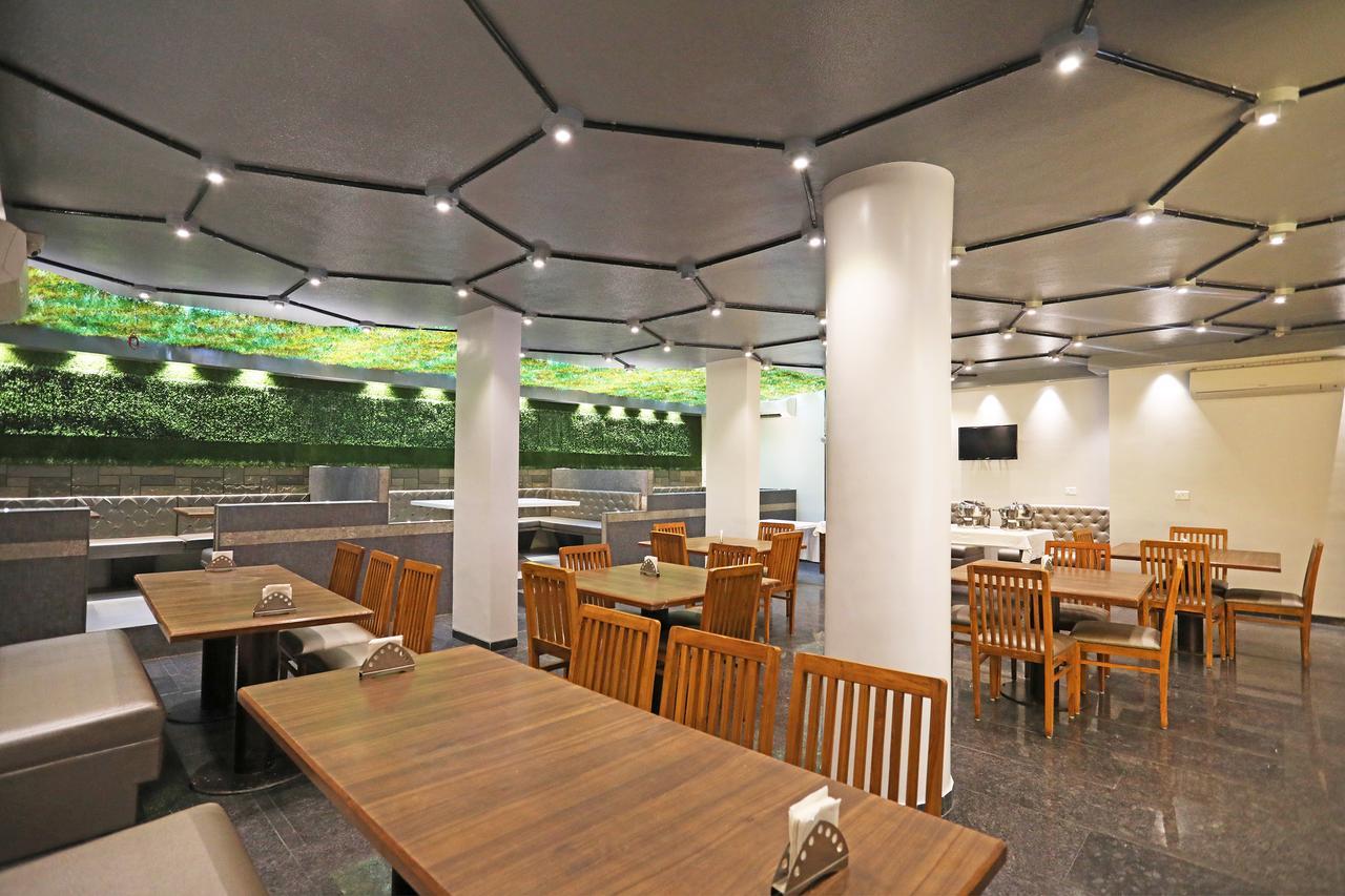 Oyo 10672 Hotel Riviera ناسيك المظهر الخارجي الصورة